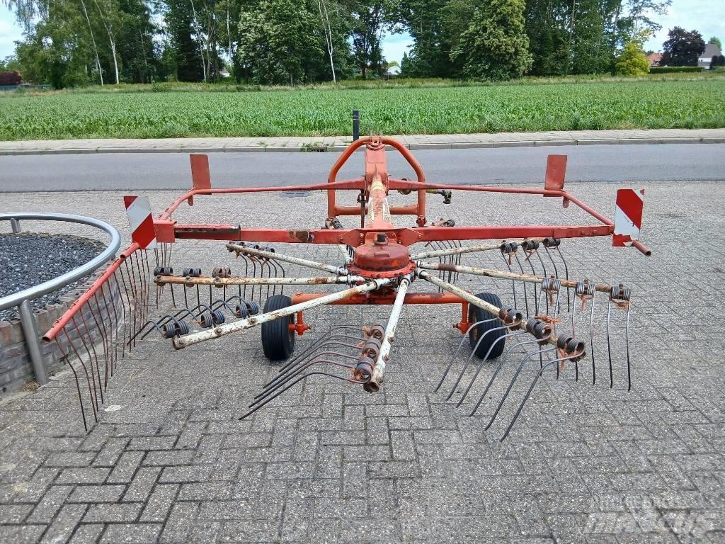 Kuhn GA 301 堆草機