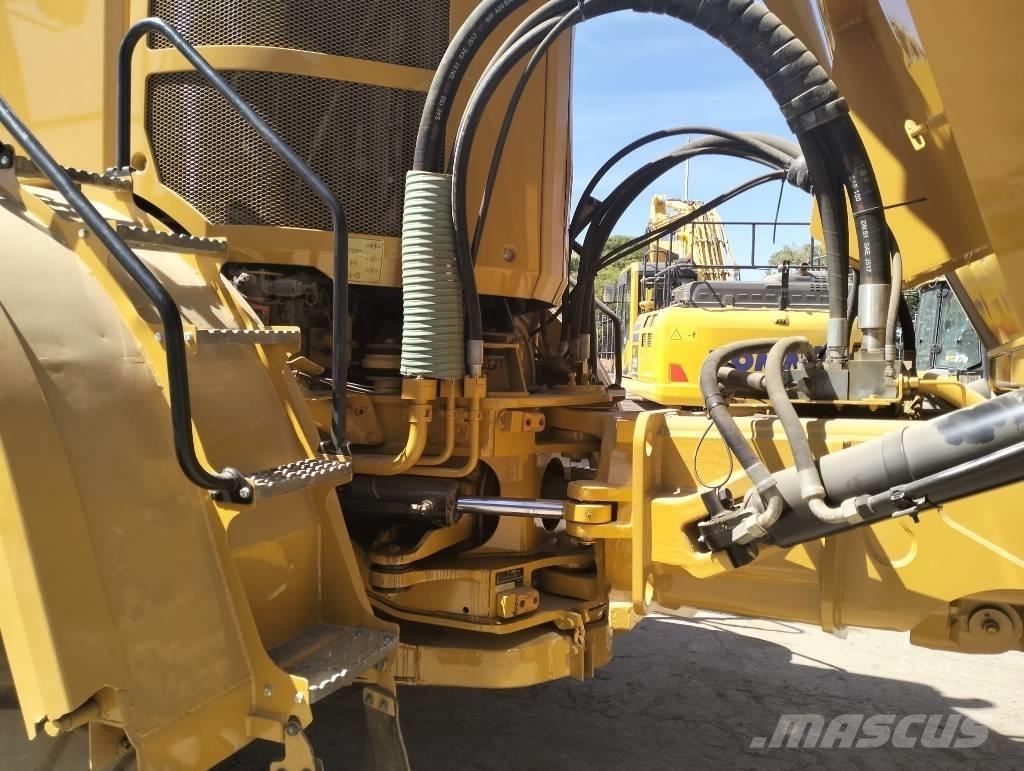 CAT 740 B 鉸接式起吊車