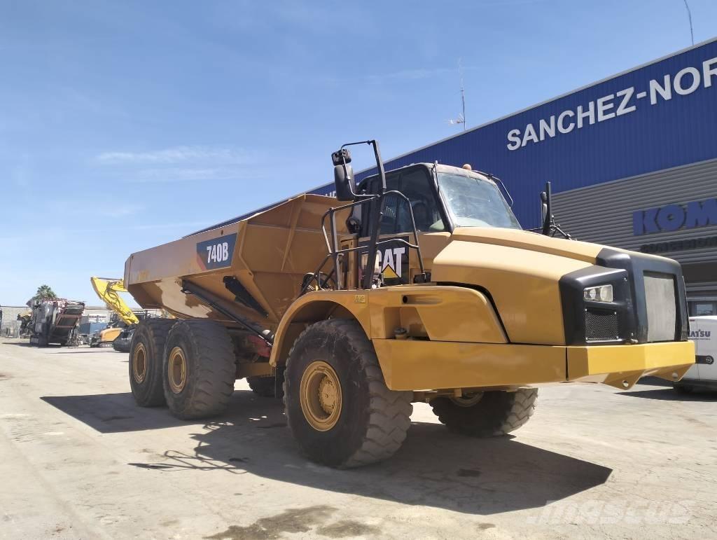 CAT 740 B 鉸接式起吊車