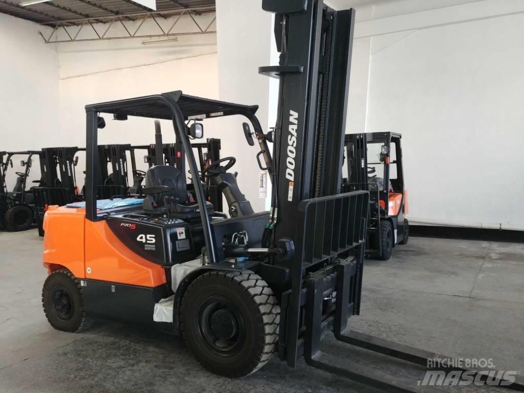 Doosan D45 SC-5 柴油卡車