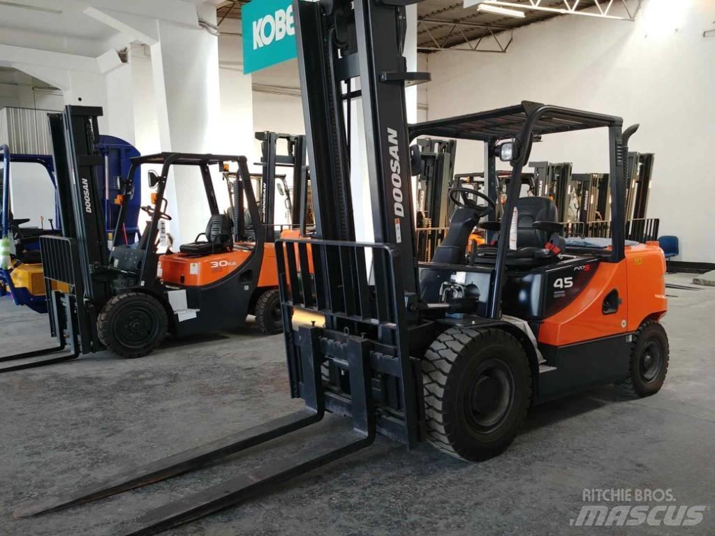 Doosan D45 SC-5 柴油卡車