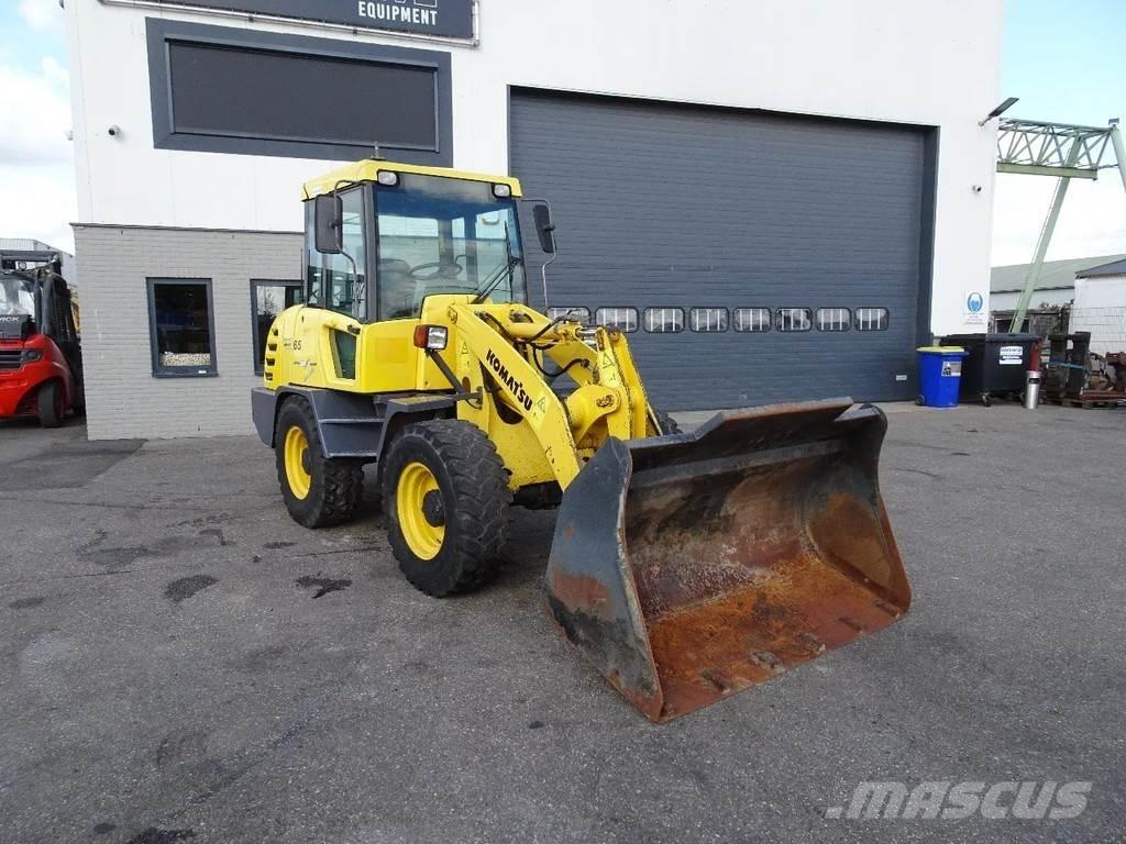 Komatsu WA65-3 輪胎式裝載機