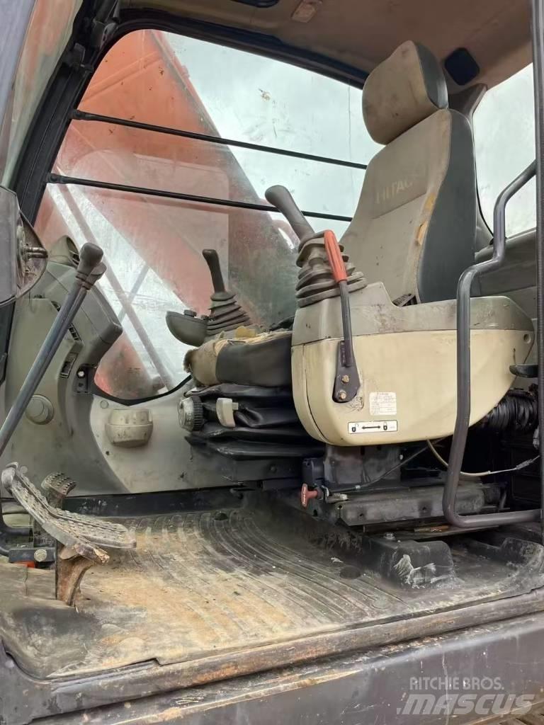 Hitachi ZX 200 水陸兩用挖掘機