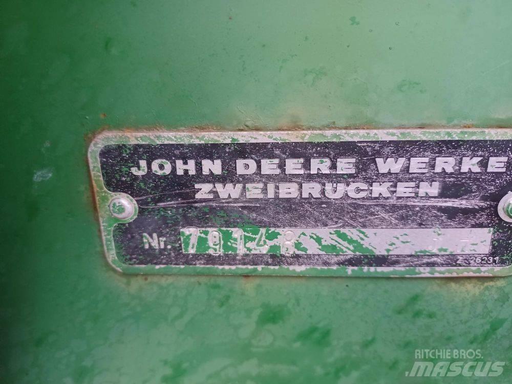 John Deere 1000 中耕管理機