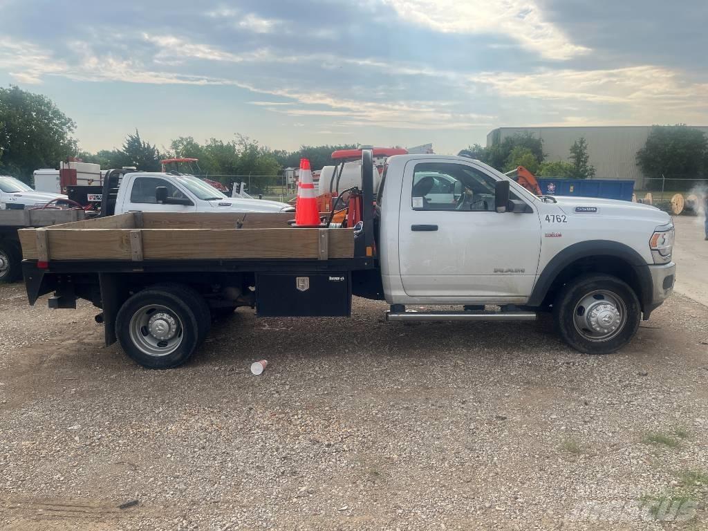 RAM 5500 平板式/側卸式卡車