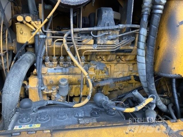 Komatsu GD 405 A-2 平土機