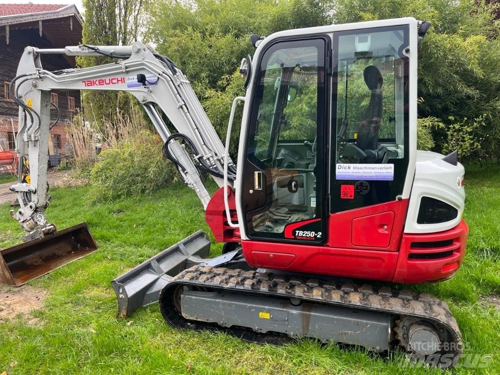 Takeuchi TB250-2 小型挖土機/掘鑿機<7t(小型挖掘機)
