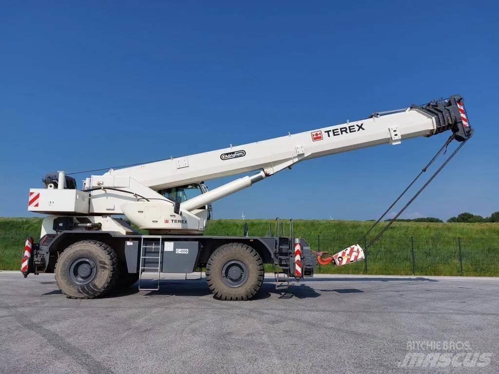 Terex RT90 越野起重機