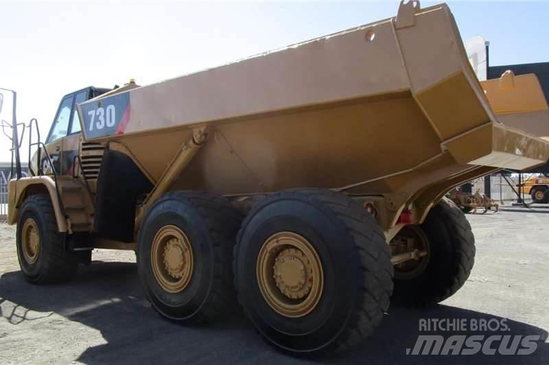 CAT 730 鉸接式起吊車