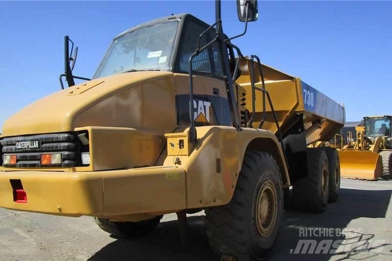 CAT 730 鉸接式起吊車
