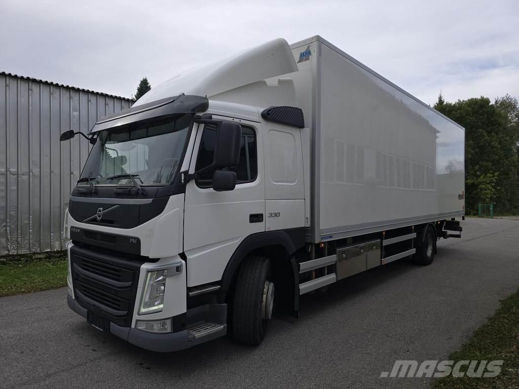 Volvo FM330 4X2 貨箱式卡車