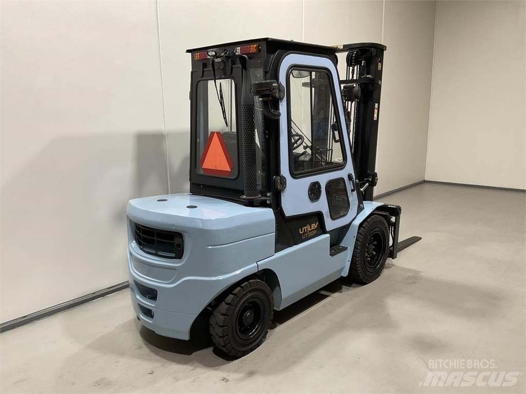 Utilev UT30P 柴油卡車