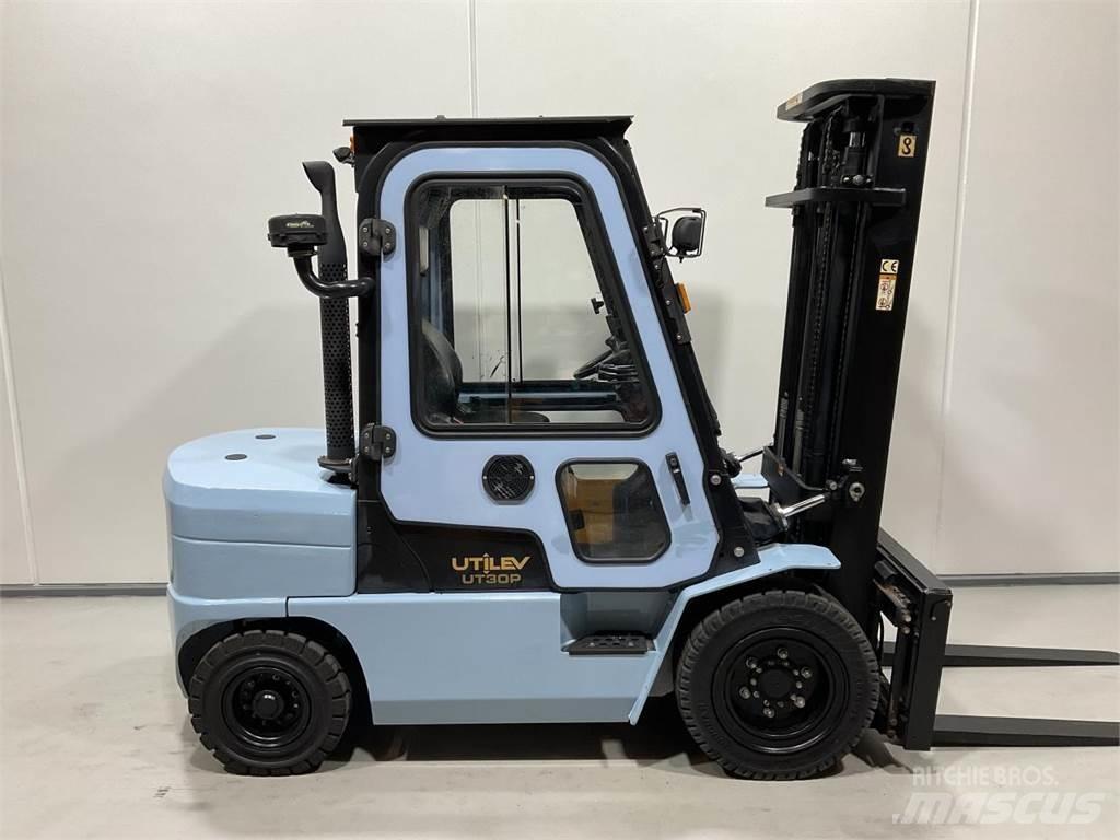 Utilev UT30P 柴油卡車
