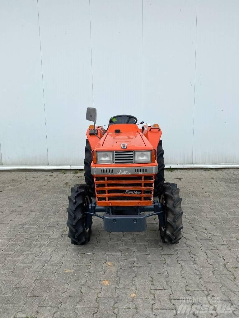 Kubota L1-225 小型曳引機