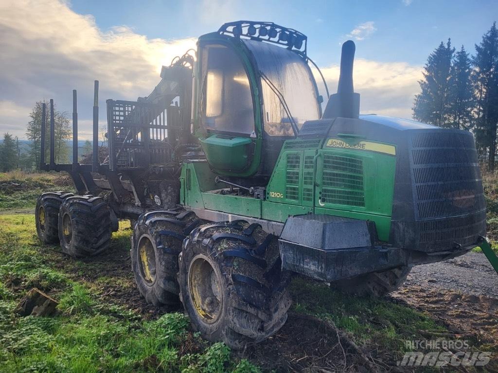 John Deere 1210 G 集運機