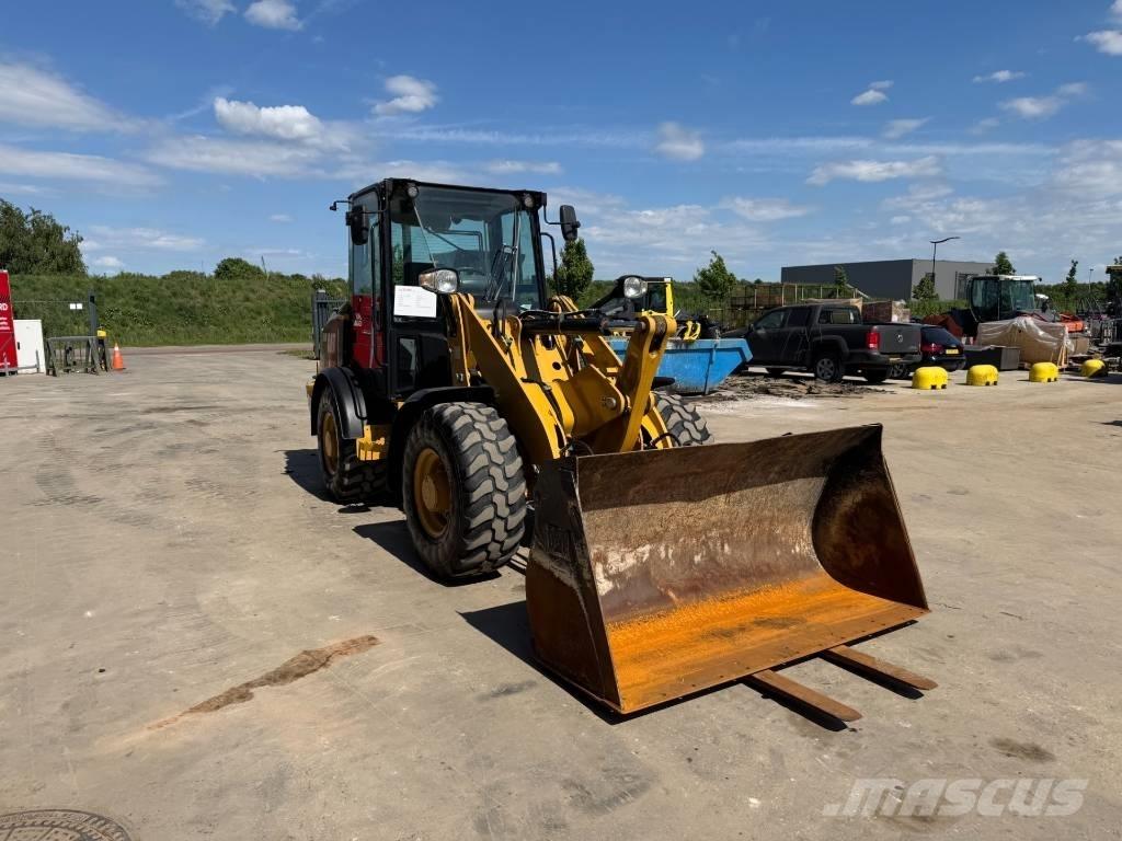 CAT 906M 輪胎式裝載機