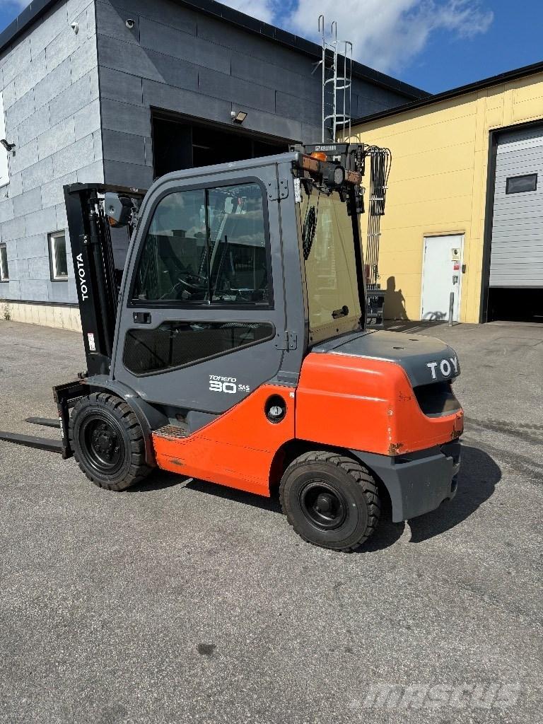 Toyota 02-8FDF30 柴油卡車