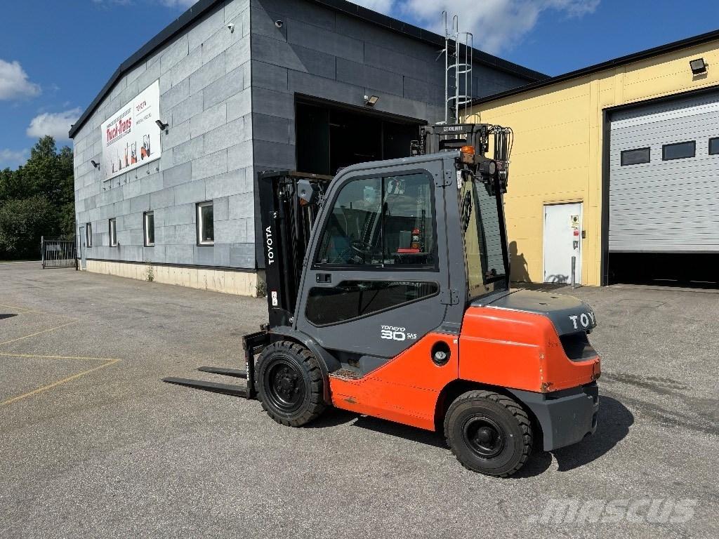 Toyota 02-8FDF30 柴油卡車