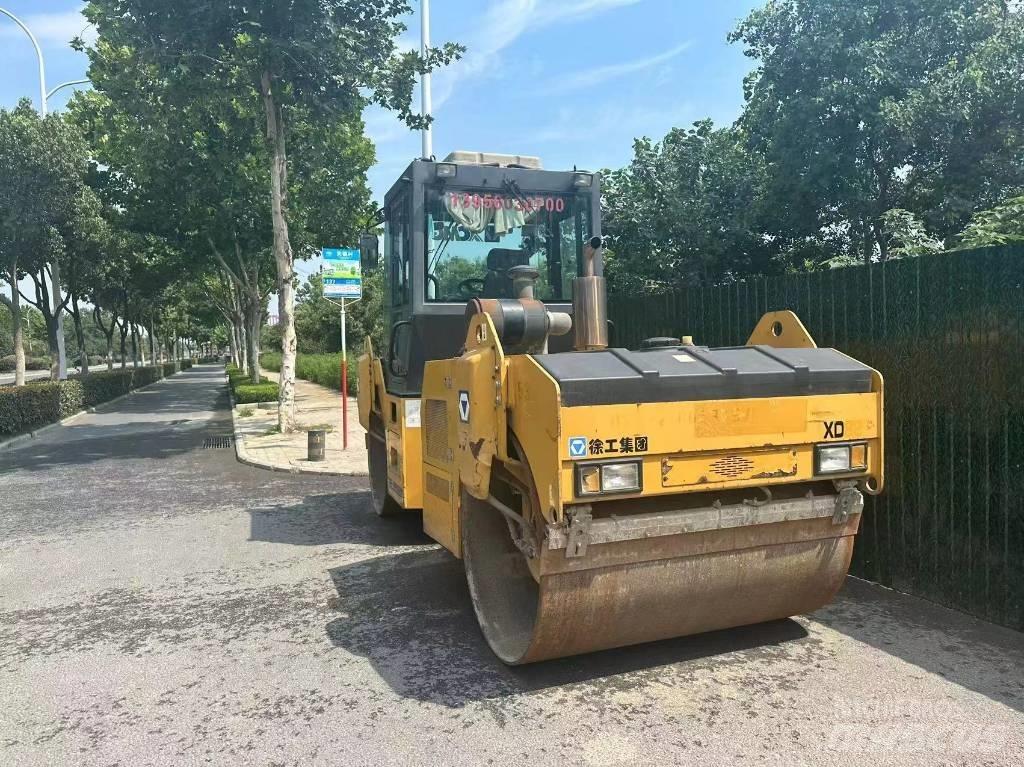 XCMG XD 82 土壤壓實機