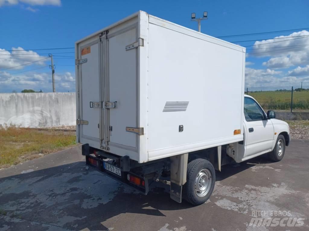 Toyota Hilux 皮卡.傳統半斗卡車/側卸板