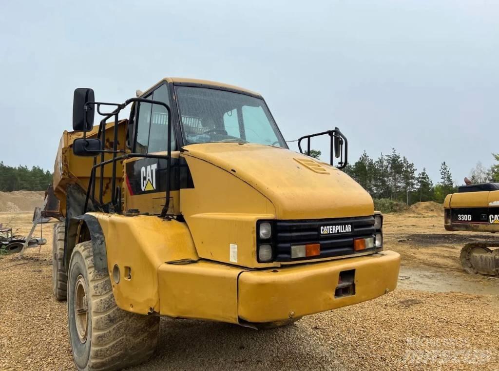 CAT 730 鉸接式起吊車
