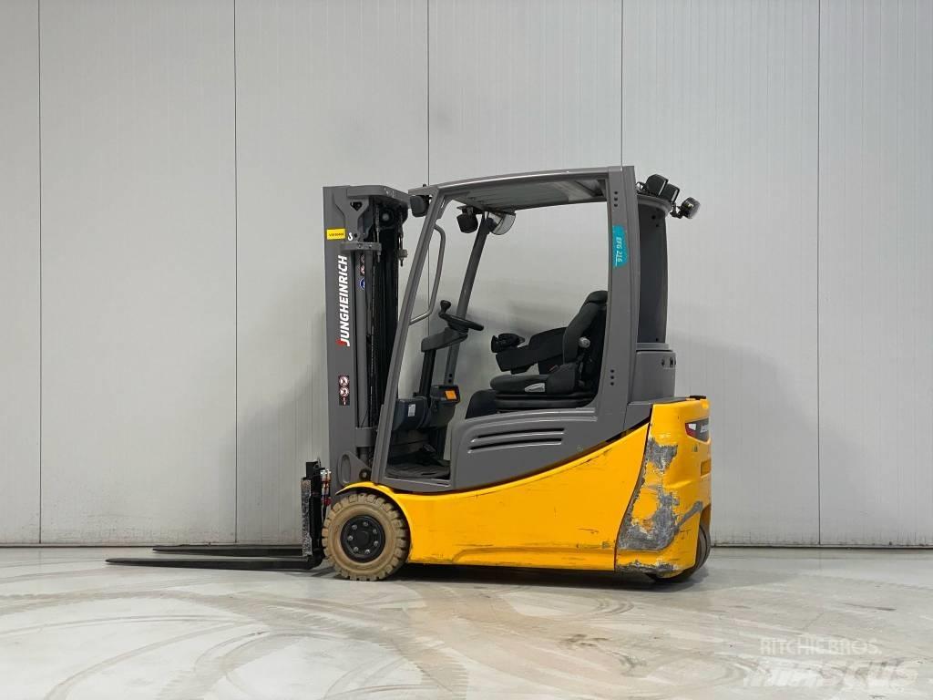 Jungheinrich EFG216 電動堆高機