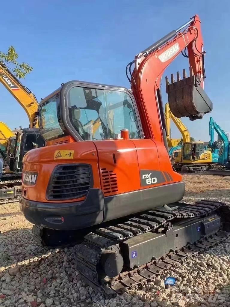 Doosan DX 60-9 小型挖土機/掘鑿機<7t(小型挖掘機)