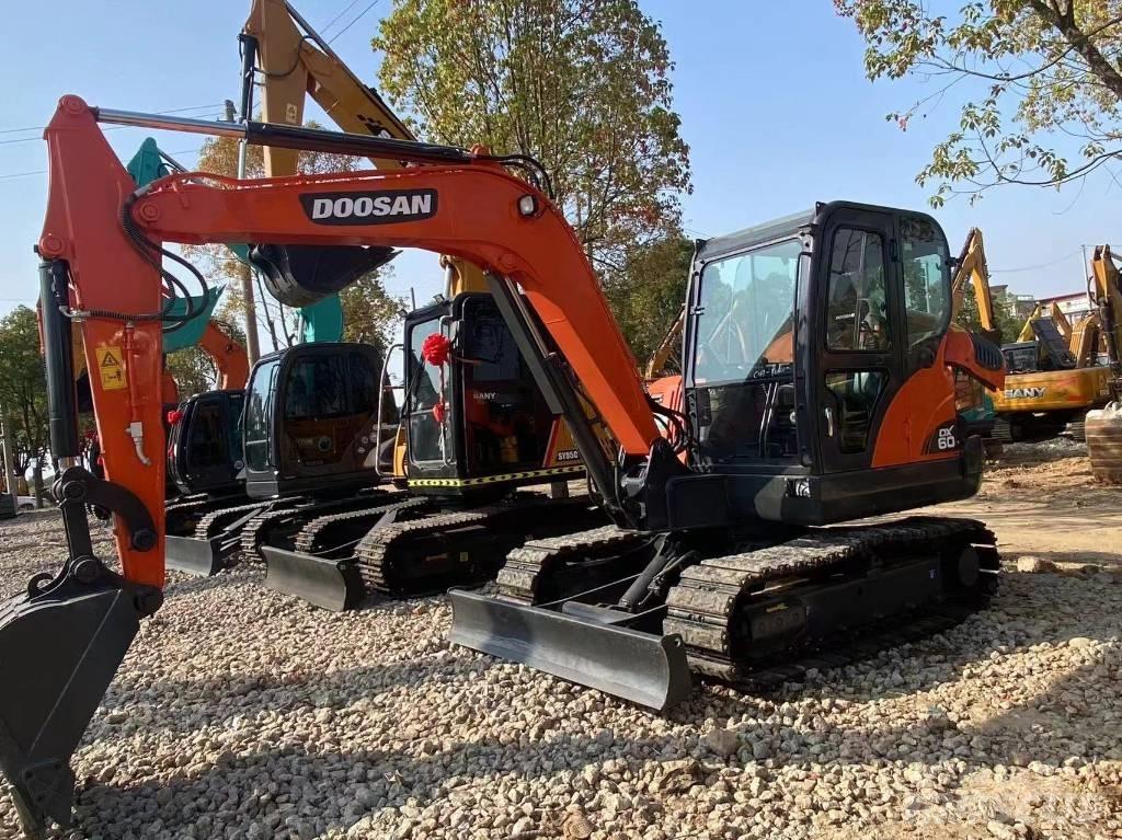 Doosan DX 60-9 小型挖土機/掘鑿機<7t(小型挖掘機)