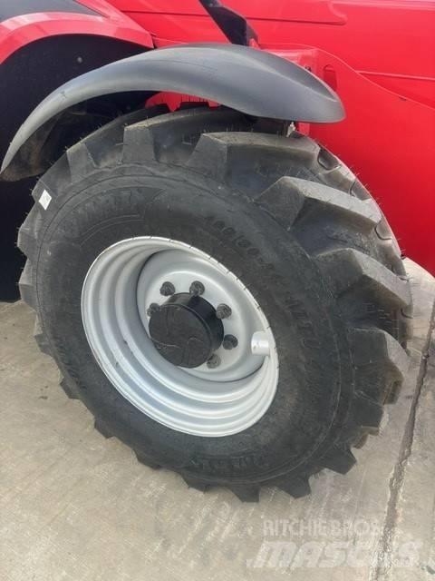 Manitou MT 1440 伸縮臂操作車