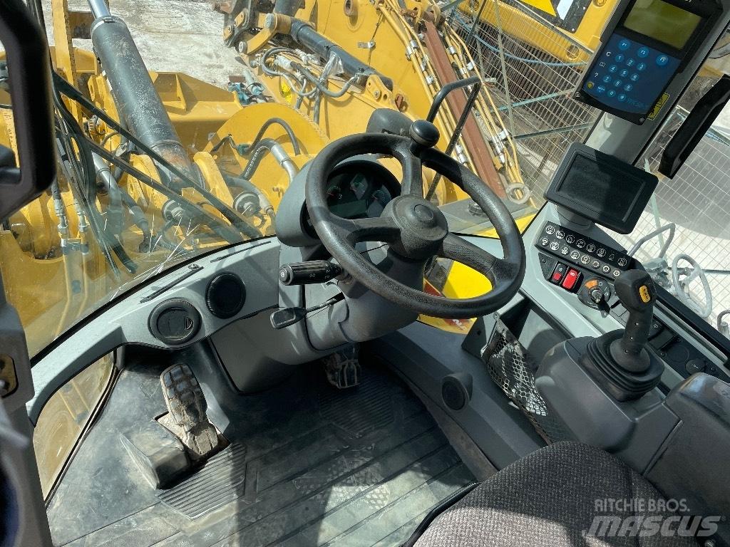 CAT 926M 輪胎式裝載機