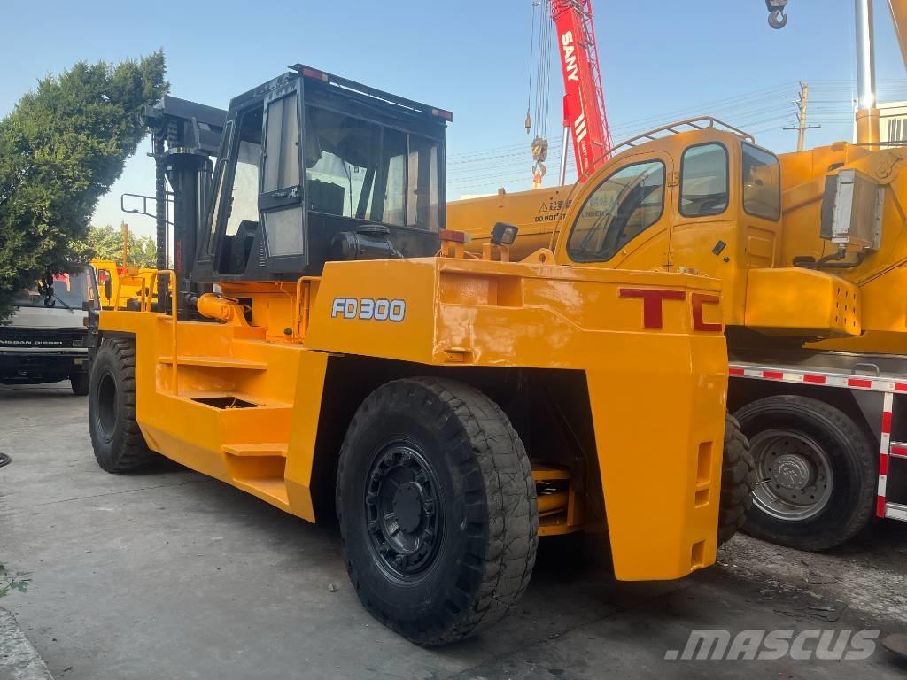 TCM FD 30 柴油卡車