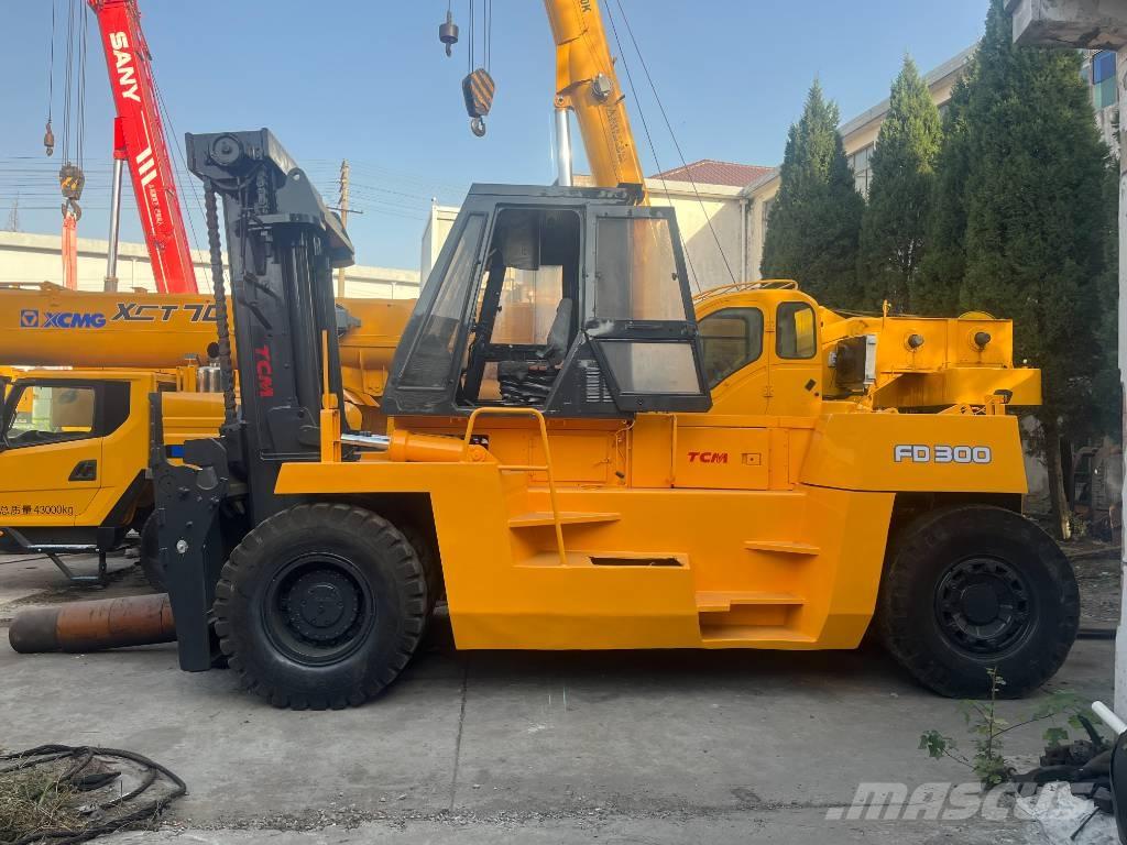 TCM FD 30 柴油卡車