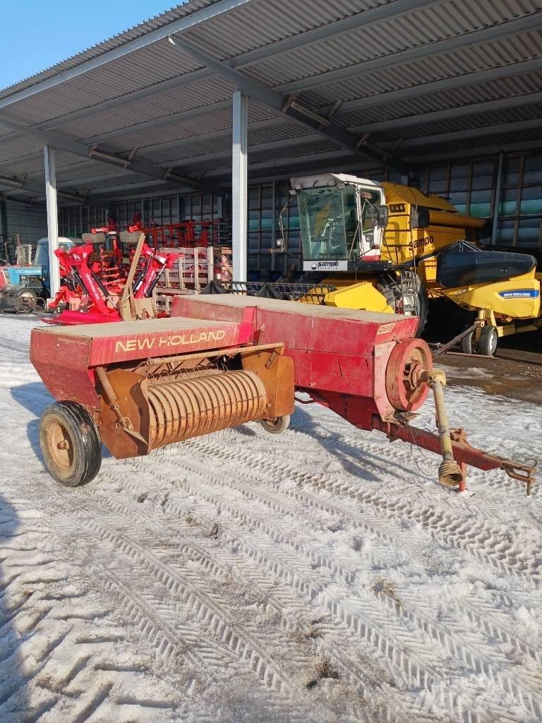 New Holland 265 方形打捆機