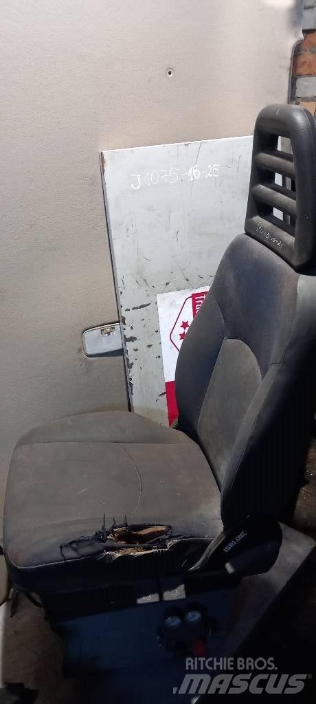 Iveco Daily.     3802247 駕駛室與內部