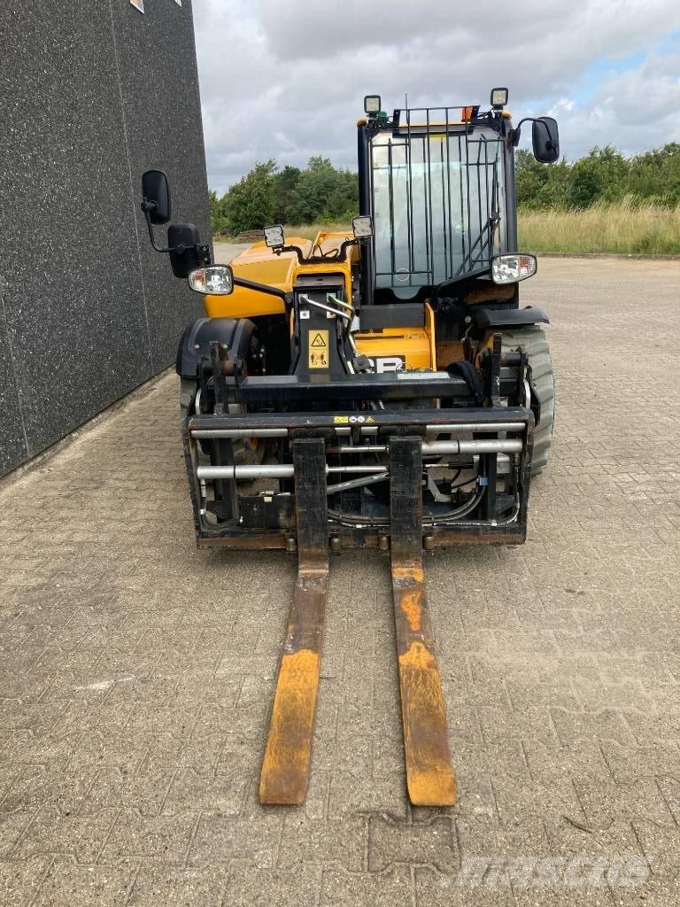 JCB 525-60 E 伸縮臂操作車