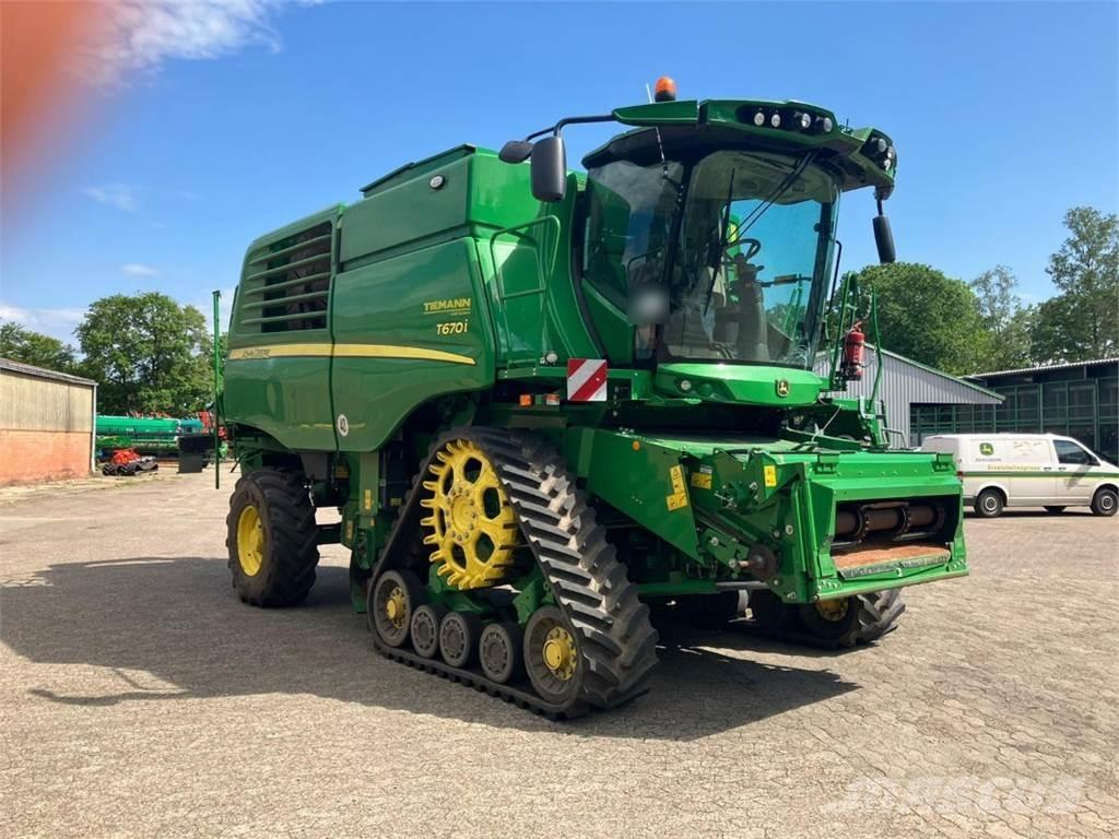 John Deere T670 聯合收穫機