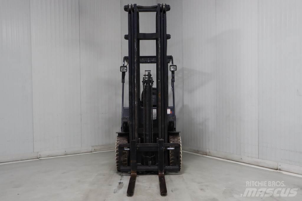 TCM FB30-7 電動堆高機