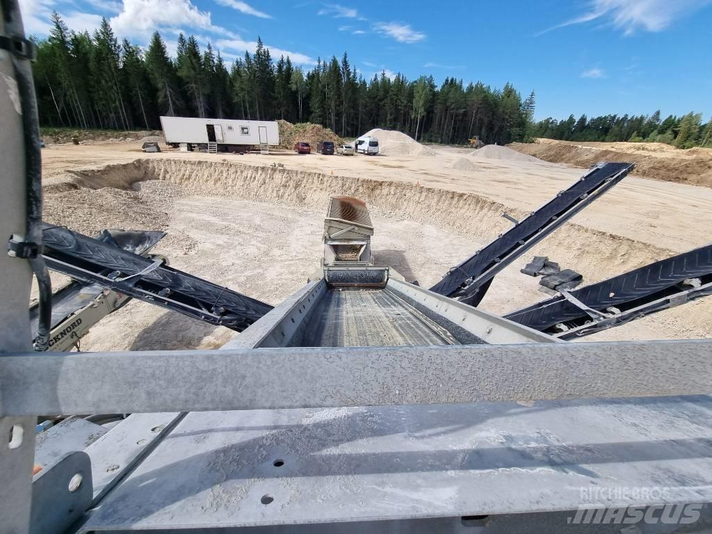 Metso ST 4.8 移動式篩選機