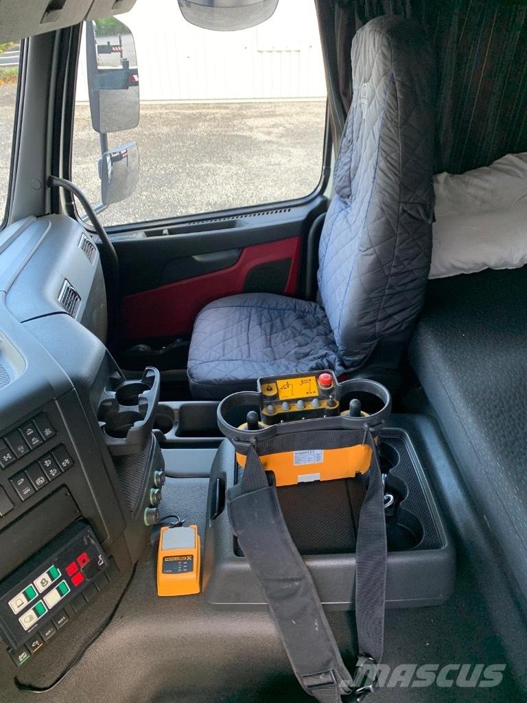 Bronto S90HLA 卡車裝載高空作業車
