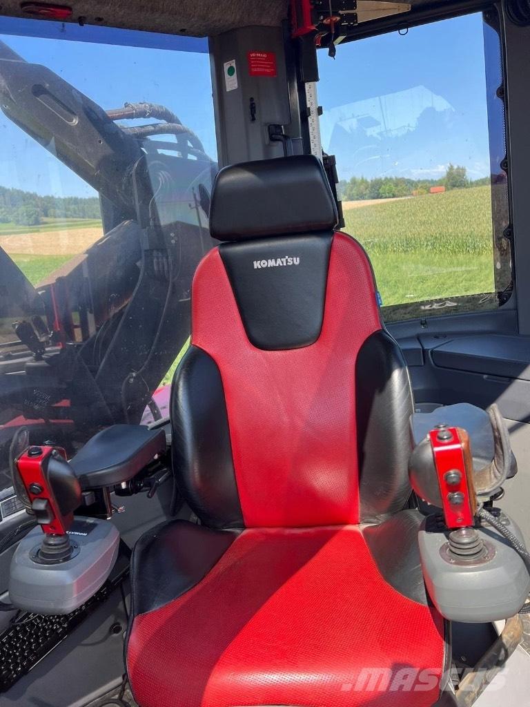 Komatsu 951 收穫機