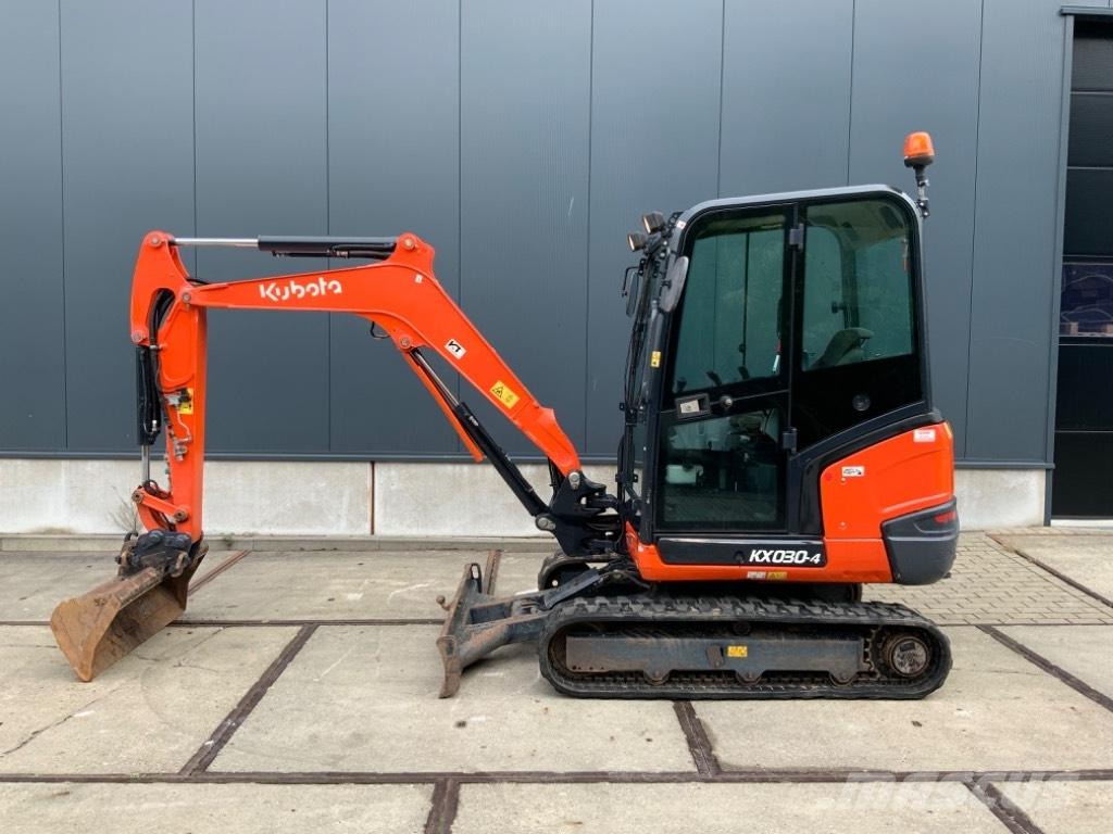 Kubota KX 030-4 小型挖土機/掘鑿機<7t(小型挖掘機)