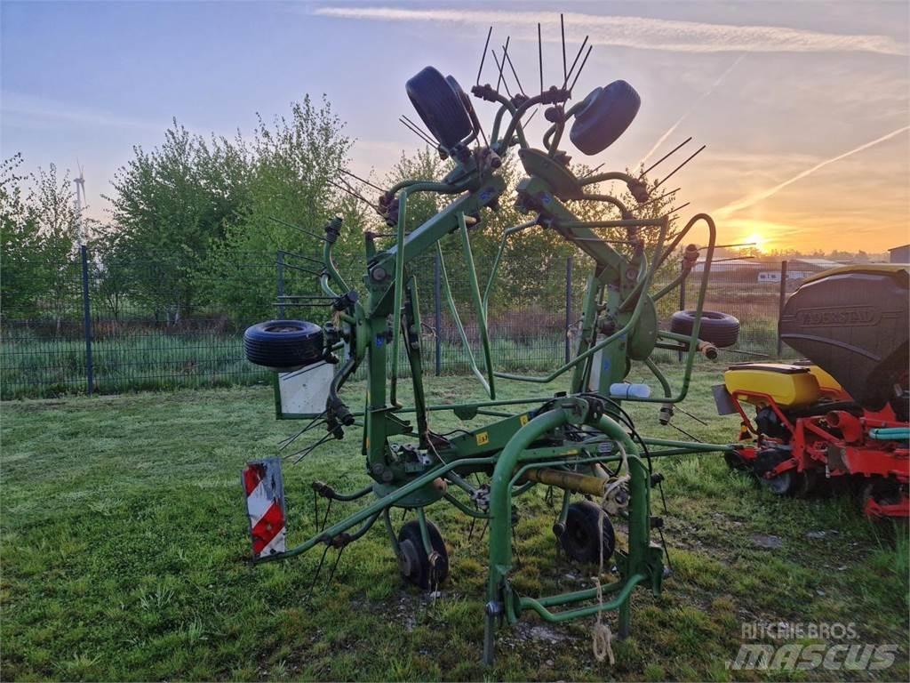 Krone KW 6.70/6 耙與翻草機