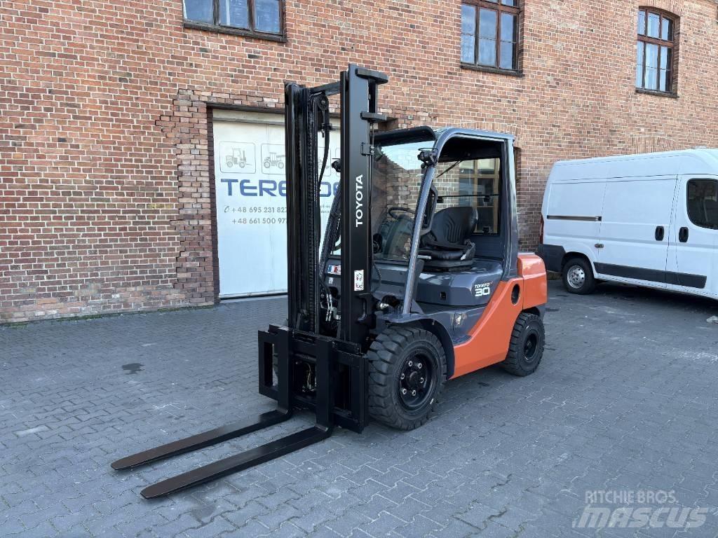 Toyota 06-8FDF30 柴油卡車