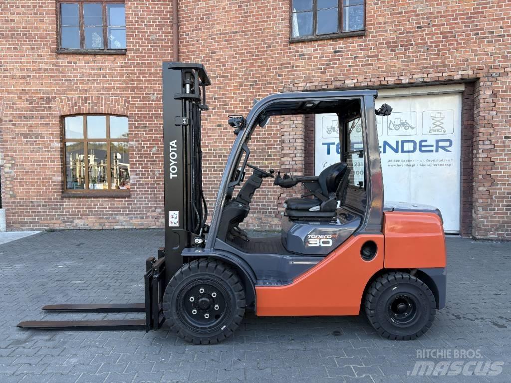 Toyota 06-8FDF30 柴油卡車