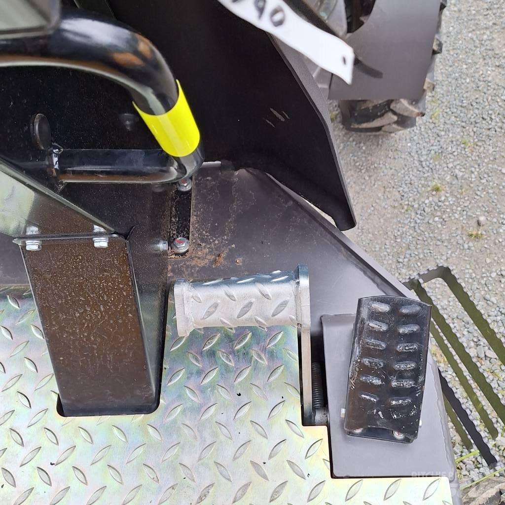 Mecalac Ta2 SEH 鉸接式起吊車