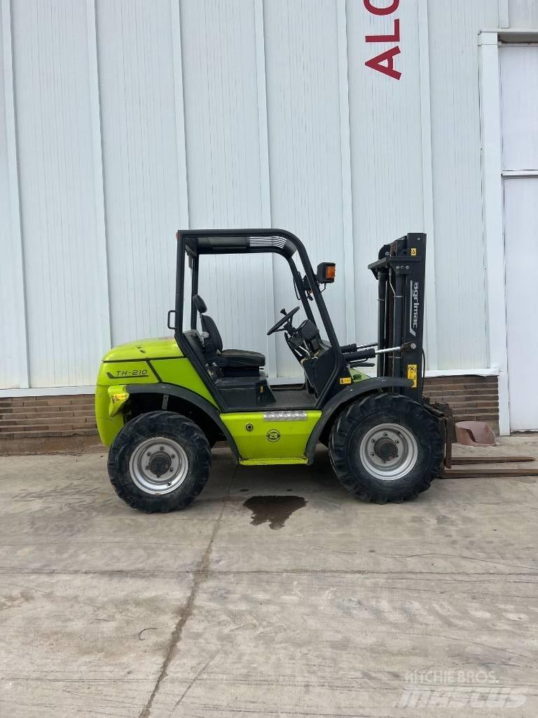 Agrimac TH210 伸縮臂操作車