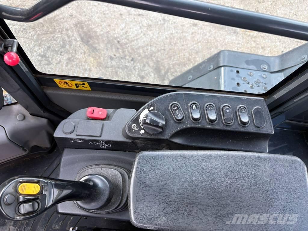 Komatsu WA320-8 輪胎式裝載機
