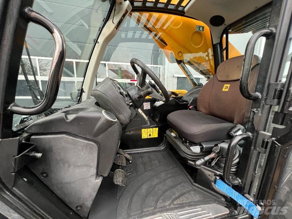 JCB 541-70 Agri Plus 伸縮臂操作車