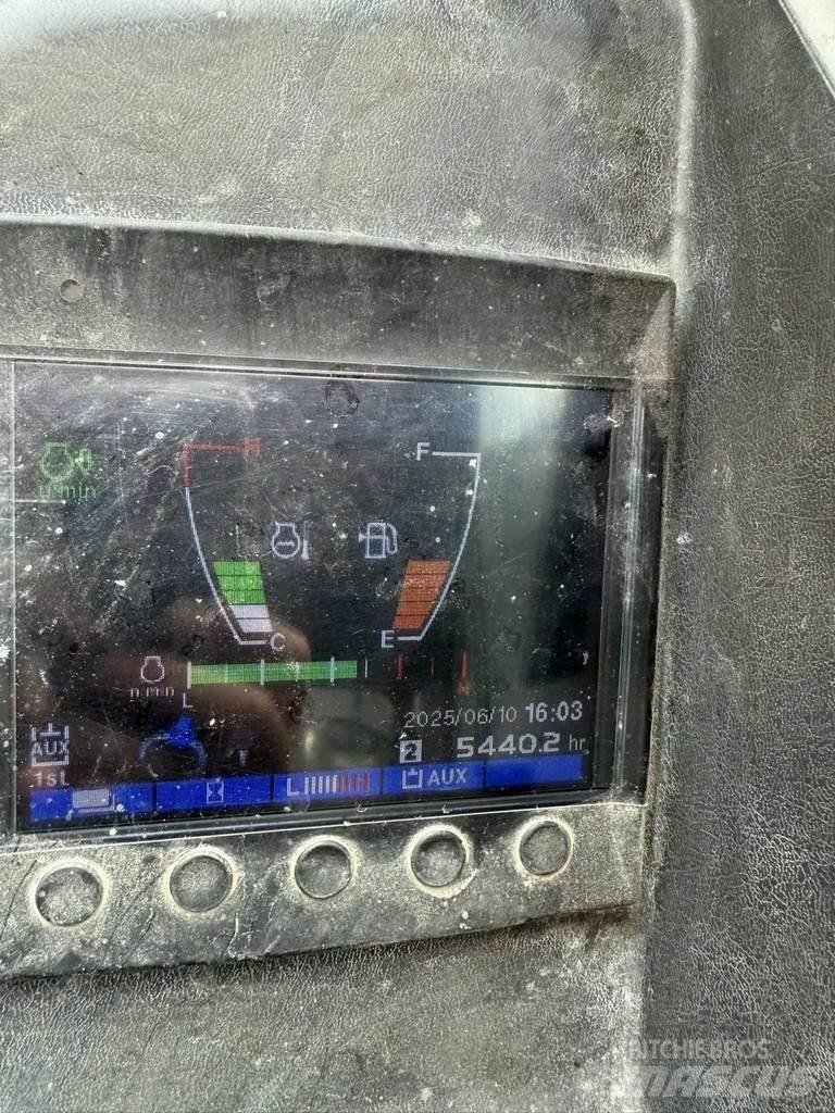 Takeuchi TB230 小型挖土機/掘鑿機<7t(小型挖掘機)