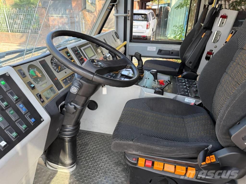 MAN X 1000 , 8 x 8 消防車